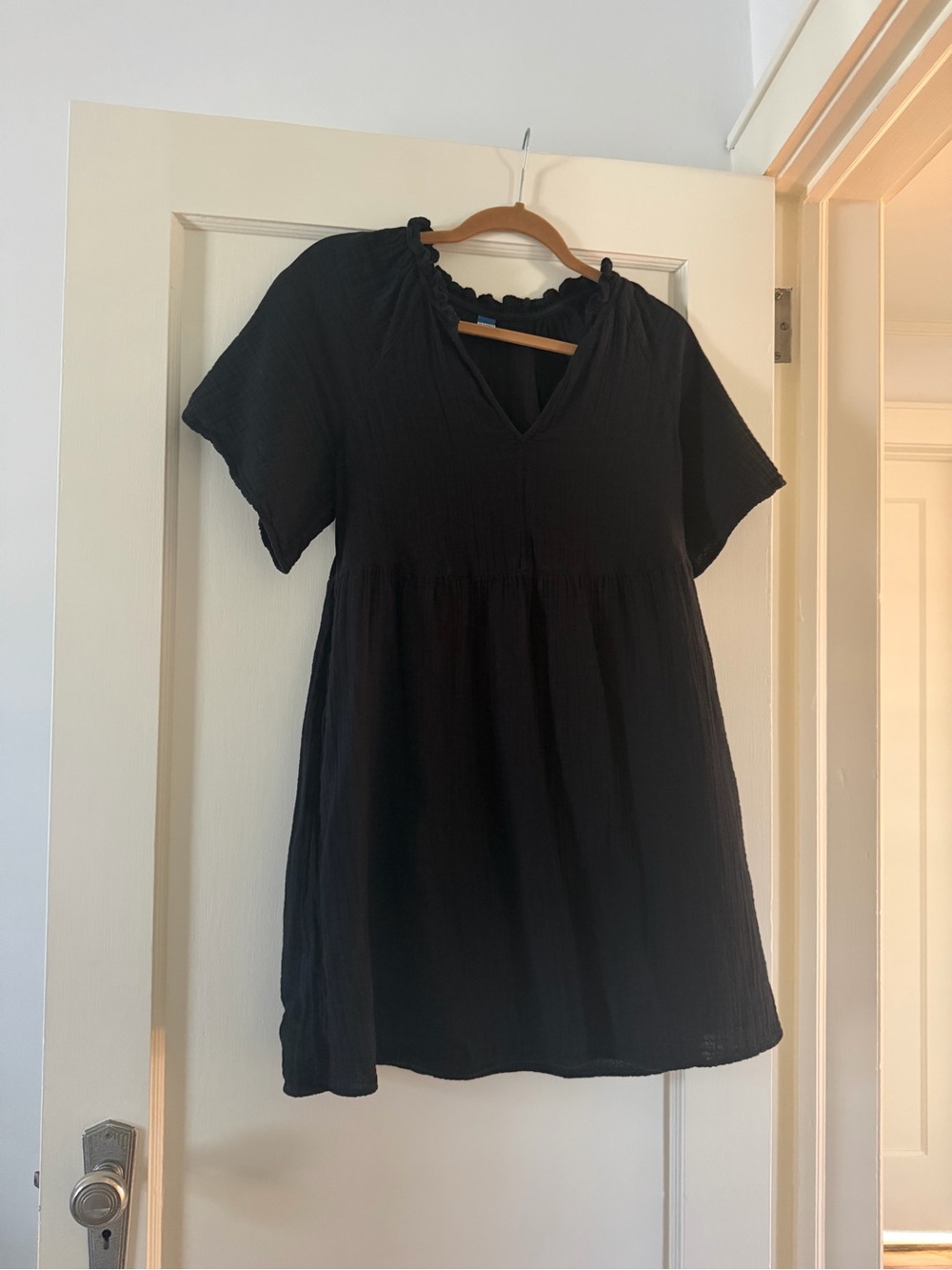 Bundle of 2 Old Navy Split-Neck Crinkle Gauze Mini Swing Dresses - Black/White - Picture 4 of 6